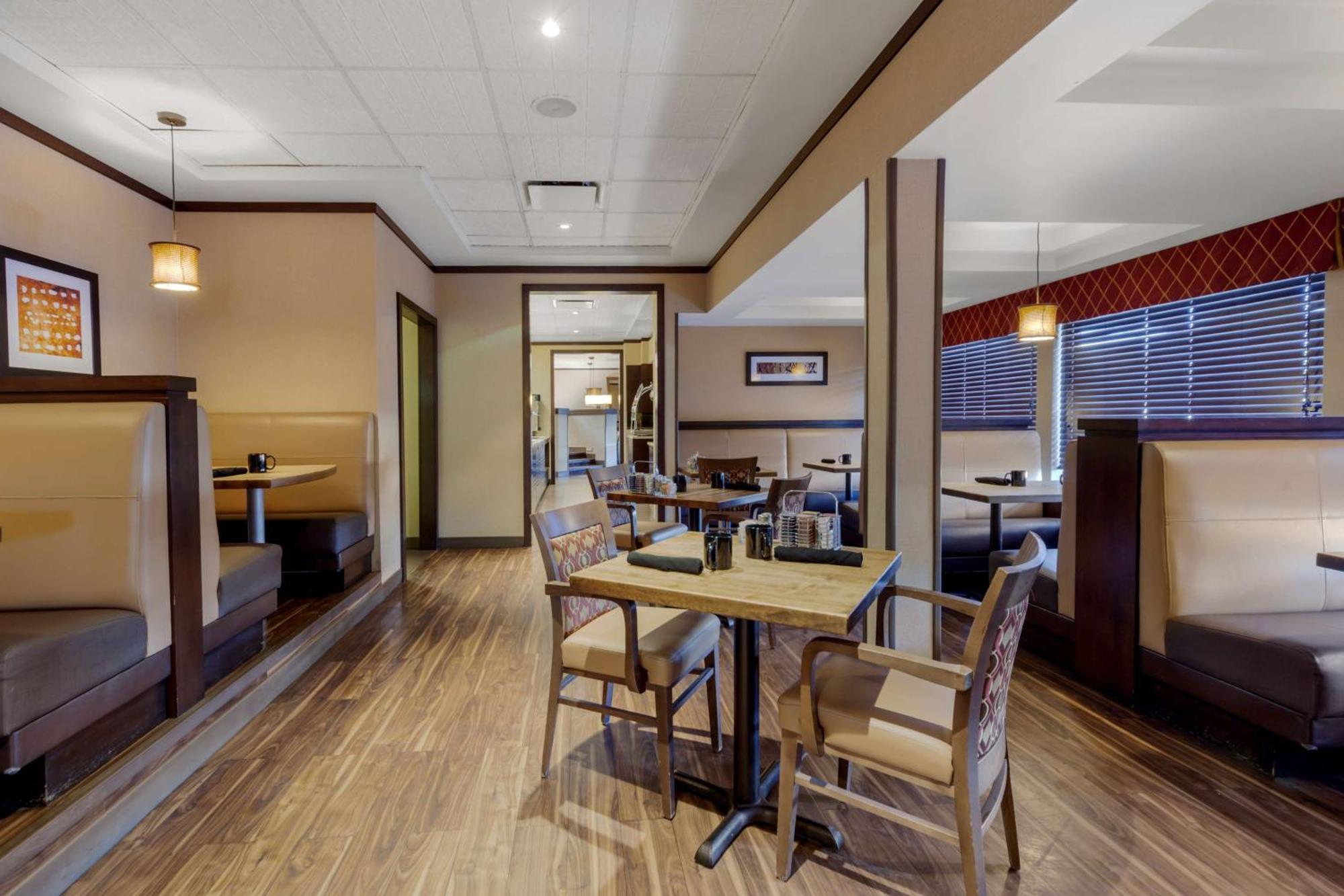 Best Western Premier Denham Inn&Suites Leduc Exterior foto